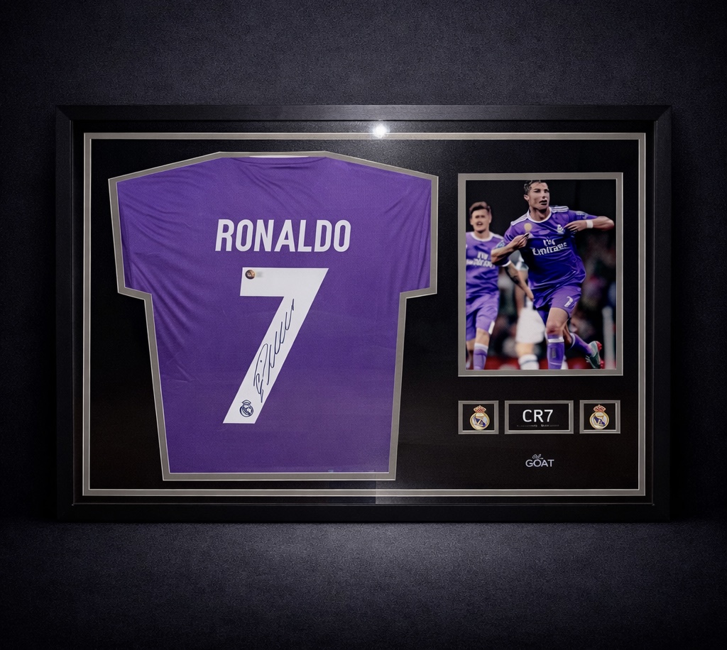 Gerahmtes Cristiano-Ronaldo-Trikot in Lila — myGOAT Partnerbeispiel